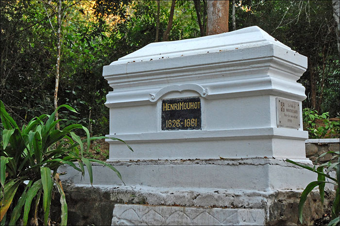 cascade tad sae luang prabang tombe Henri Mouhot